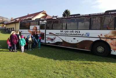 CZEKOLADOWY AUTOBUS